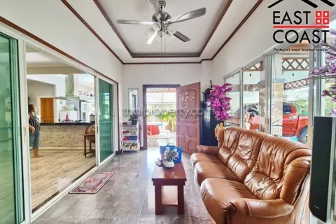 Casa de 3 dormitorios en Pattaya, Tailandia № 213387 - foto 6
