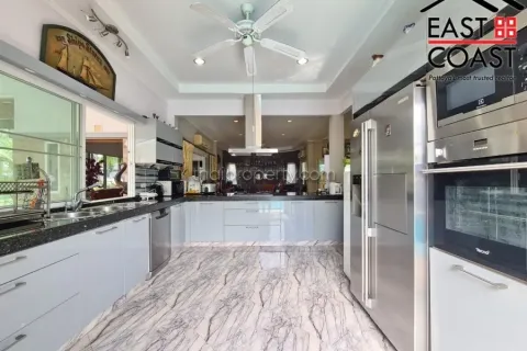 Casa de 3 dormitorios en Pattaya, Tailandia № 213387 - foto 15