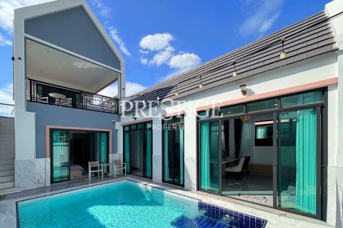 House in Pattaya, Thailand 5 bedrooms № 197836