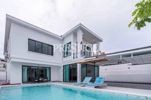 House in Pattaya, Thailand 6 bedrooms № 197835