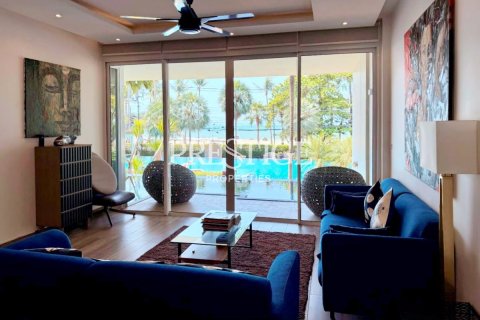 Condo in Pattaya, Thailand, 4 bedrooms  № 197832