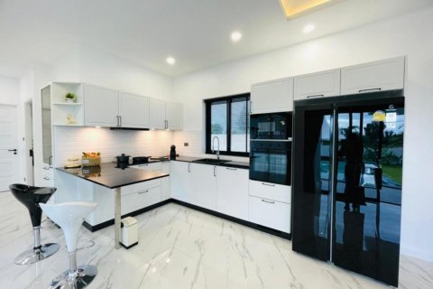 Villa in Hua Hin, Thailand 4 Schlafzimmer № 221942 - Foto 12