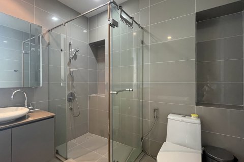 Кондоминиум с 2 спальнями в Банг Раке, Бангкок, Таиланд № 201173 - фото 12