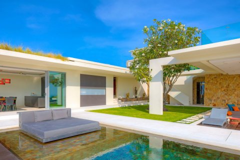 House in Surat Thani, Thailand 4 bedrooms № 181078 - photo 12