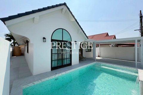 House in Pattaya, Thailand 4 bedrooms № 197628