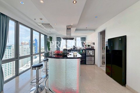 Condo in Pattaya, Thailand, 3 bedrooms № 197632 - photo 8