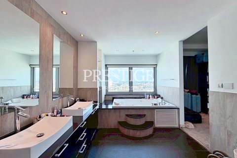 Condo in Pattaya, Thailand, 3 bedrooms № 197632 - photo 15
