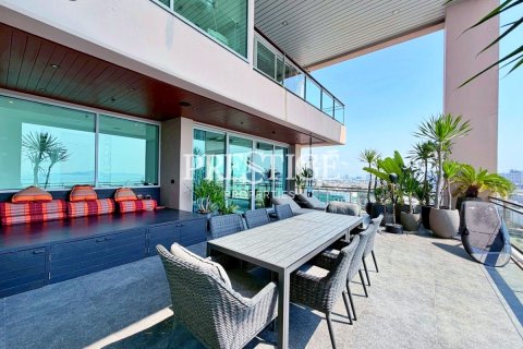 Condo in Pattaya, Thailand, 3 bedrooms № 197632 - photo 2