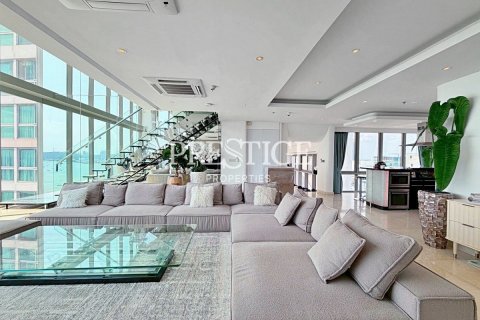 Condo in Pattaya, Thailand, 3 bedrooms № 197632 - photo 6