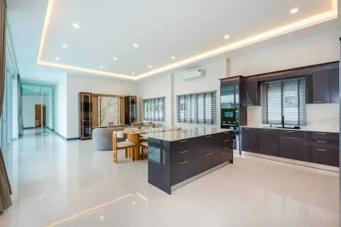 Villa in Hua Hin, Thailand 4 bedrooms № 160361 - photo 5