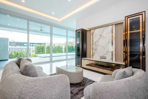 Villa in Hua Hin, Thailand 4 bedrooms № 160361 - photo 4