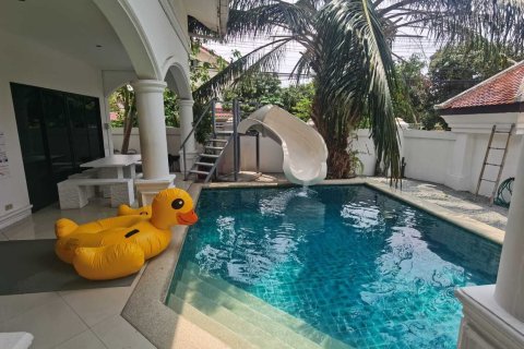 Villa in Pattaya, Thailand 3 bedrooms № 147366 - photo 1