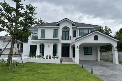 House in Mae Rim, Thailand 4 bedrooms № 147362 - photo 1