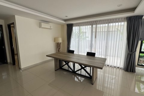 Villa in Phuket, Thailand 5 bedrooms № 135764 - photo 7
