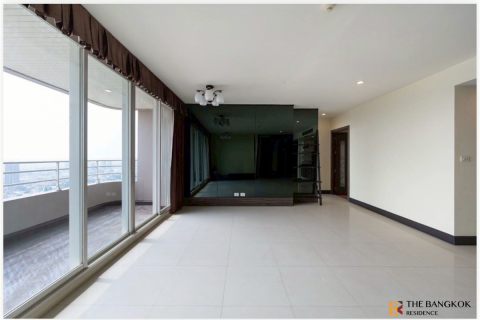 Condo in Bangkok, Thailand, 3 bedrooms  № 190988