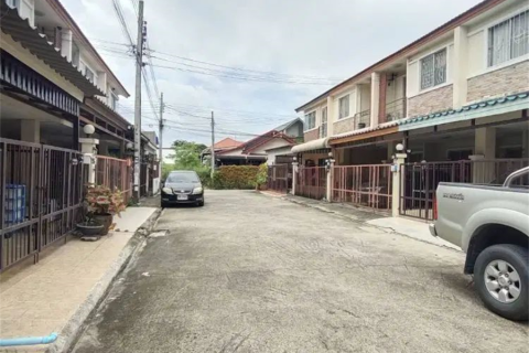 House in Bangkok, Thailand 3 bedrooms № 189152
