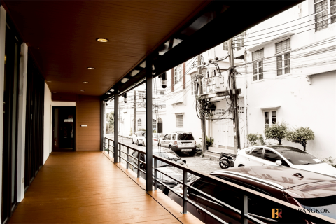 House in Bangkok, Thailand 4 bedrooms № 189153