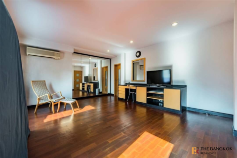 House in Bangkok, Thailand 5 bedrooms № 189149