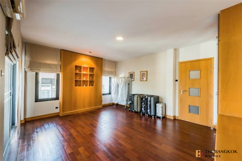 House in Bangkok, Thailand 5 bedrooms № 189149