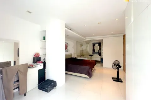 Condo in Pattaya, Thailand, 3 bedrooms № 210398 - photo 9