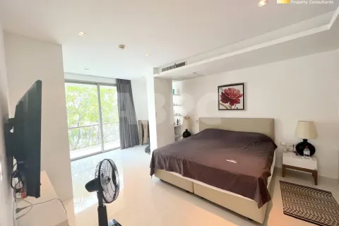 Condo in Pattaya, Thailand, 3 bedrooms № 210398 - photo 8