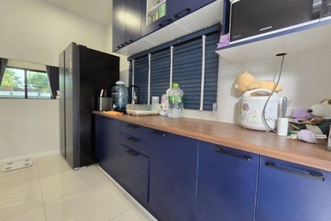 House in Bang Kruai, Thailand 3 bedrooms № 156480 - photo 9