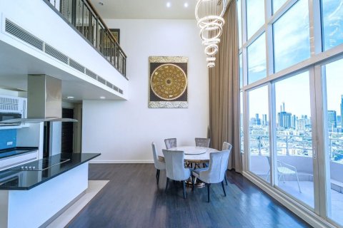 Кондоминиум с 3 спальнями в Кхлонг Сане, Бангкок, Таиланд № 141525 - фото 1