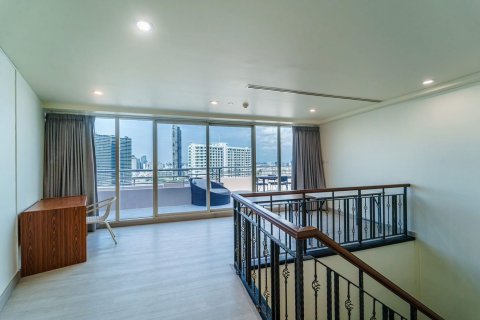 Кондоминиум с 3 спальнями в Кхлонг Сане, Бангкок, Таиланд № 141525 - фото 6