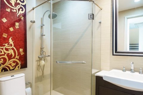 Кондоминиум с 3 спальнями в Кхлонг Сане, Бангкок, Таиланд № 141525 - фото 13