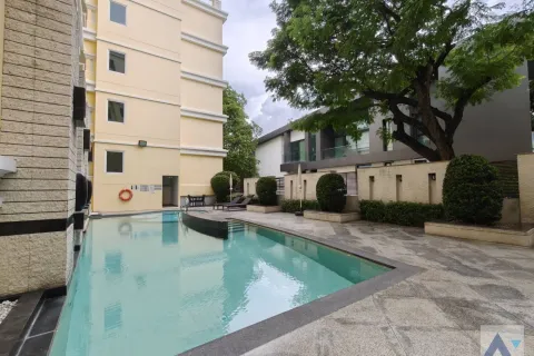 Condominio de 2 dormitorios en Khlong Toei, Bangkok, Tailandia № 214388 - foto 26