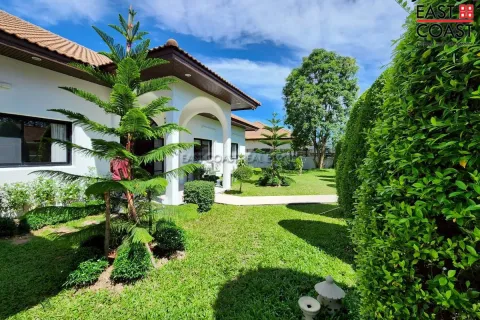 Casa de 4 dormitorios en Pattaya, Tailandia № 212527 - foto 2