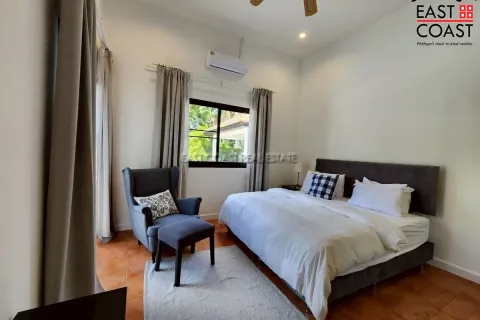 Casa de 4 dormitorios en Pattaya, Tailandia № 212527 - foto 15