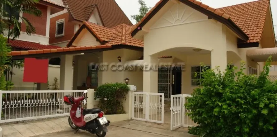 Casa de 3 dormitorios en Pattaya, Tailandia № 212524
