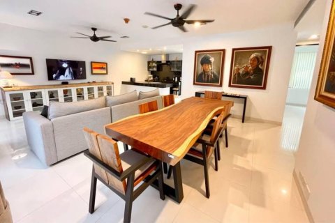 Condo in Kamala, Thailand, 3 bedrooms  № 146834 - photo 4