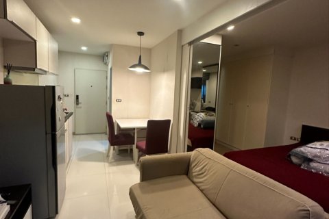Studio in the Condo in Khlong Toei, Bangkok, Thailand  № 162210