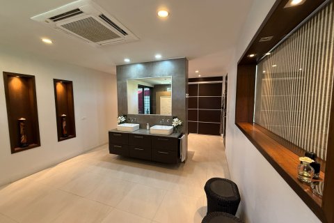 Villa in Cha-am, Thailand 5 bedrooms № 162205 - photo 22