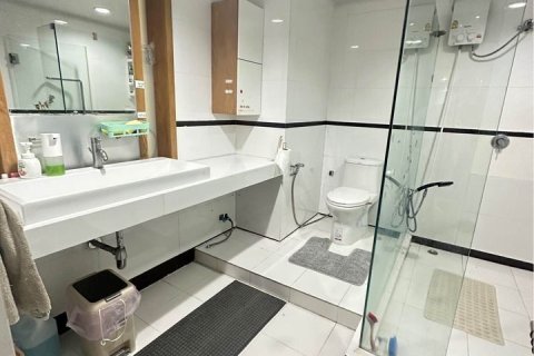 Condo à Khlong Toei, Bangkok, Thaïlande, 2 chambres  № 162207 - photo 6