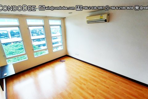 Condo à Watthana, Bangkok, Thaïlande, 2 chambres № 200854 - photo 10