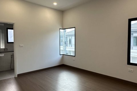 House in Samut Prakan, Thailand 4 bedrooms № 139005 - photo 7