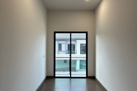 House in Samut Prakan, Thailand 4 bedrooms № 139005 - photo 8