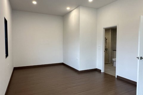 House in Samut Prakan, Thailand 4 bedrooms № 139005 - photo 11