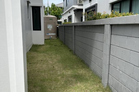 House in Samut Prakan, Thailand 4 bedrooms № 139005 - photo 13