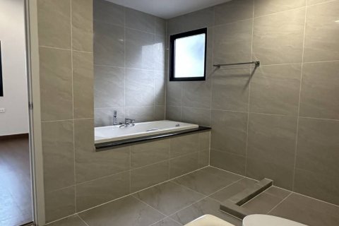 House in Samut Prakan, Thailand 4 bedrooms № 139005 - photo 12