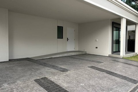 House in Samut Prakan, Thailand 4 bedrooms № 139005 - photo 2
