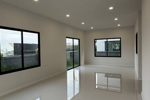 House in Samut Prakan, Thailand 4 bedrooms № 139005 - photo 3