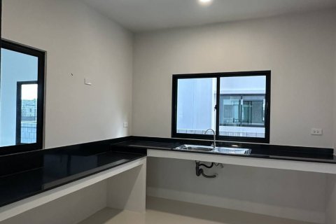 House in Samut Prakan, Thailand 4 bedrooms № 139005 - photo 4