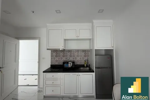 Condominio de 1 dormitorio en Jomtien Beach, Pattaya, Tailandia № 211010 - foto 2