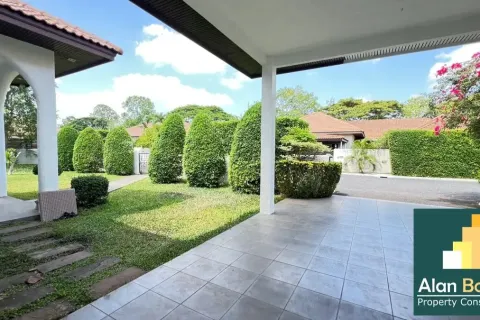 Casa de 4 dormitorios en Pattaya, Tailandia № 211014 - foto 3