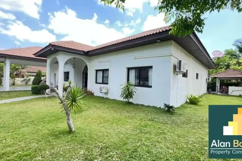 House in Pattaya, Thailand 4 bedrooms № 211014