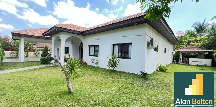 Casa de 4 dormitorios en Pattaya, Tailandia № 211014